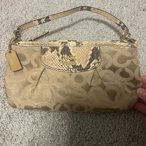 Coach small purse in great condition!!